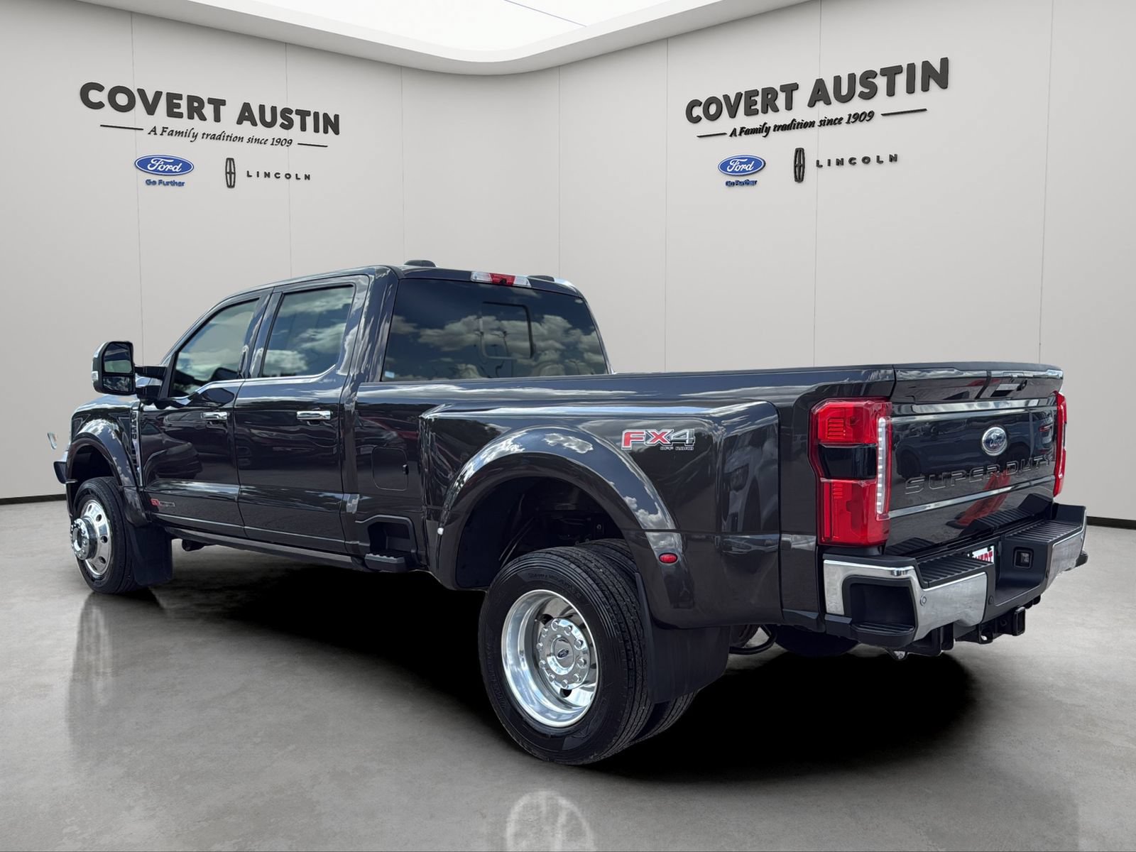 Certified 2024 Ford F450 Lariat w/ Lariat Ultimate Package AWD/4WD image 3