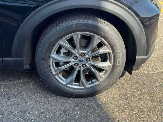 Used 2022 Ford Explorer XLT w/ Equipment Group 202A AWD/4WD image 9