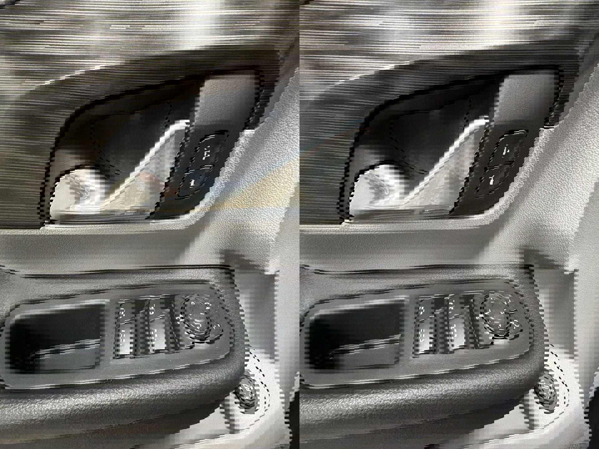 Used 2023 GMC Terrain SLE w/ Driver Convenience Package image 21