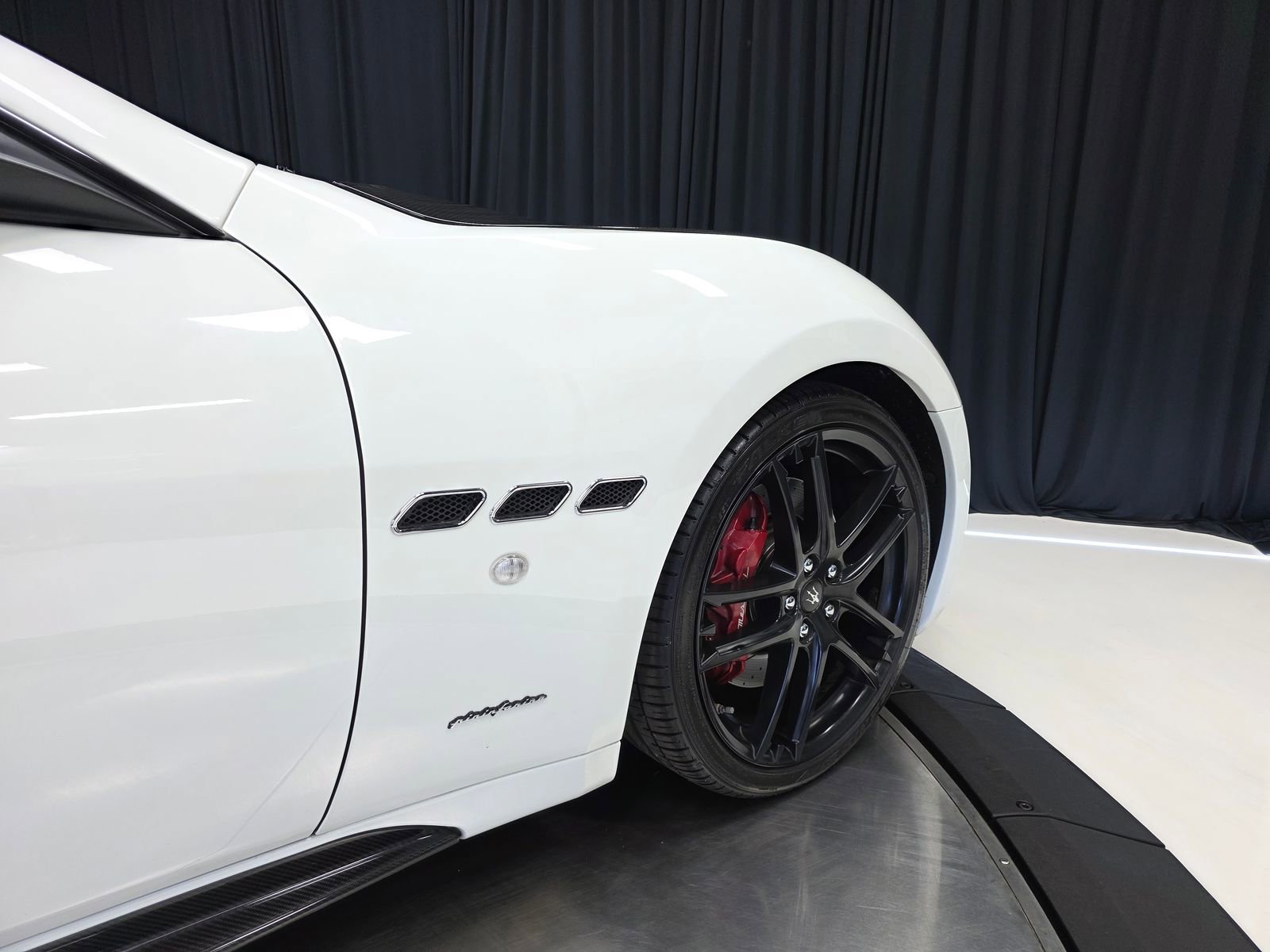 Used 2015 Maserati GranTurismo Sport RWD image 41