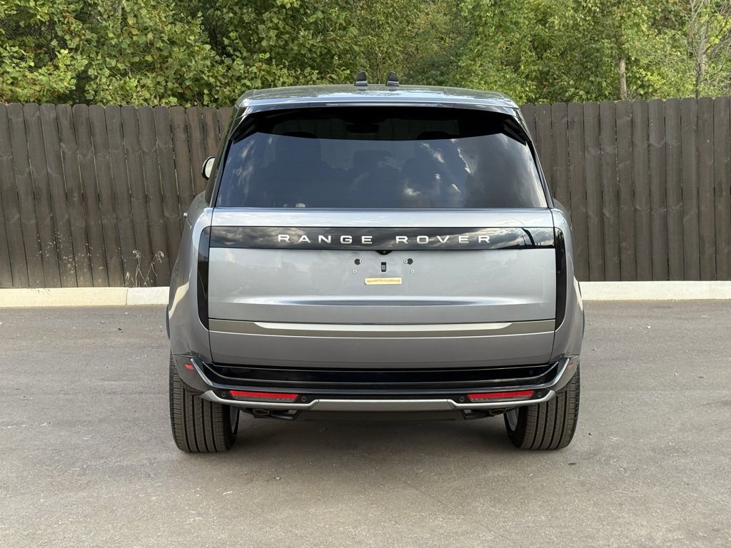 New 2025 Land Rover Range Rover Long Wheelbase SE image 4