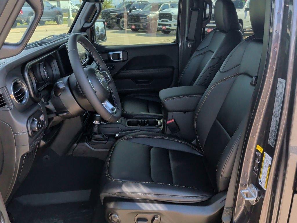 New 2025 Jeep Wrangler Unlimited Sahara AWD/4WD image 12