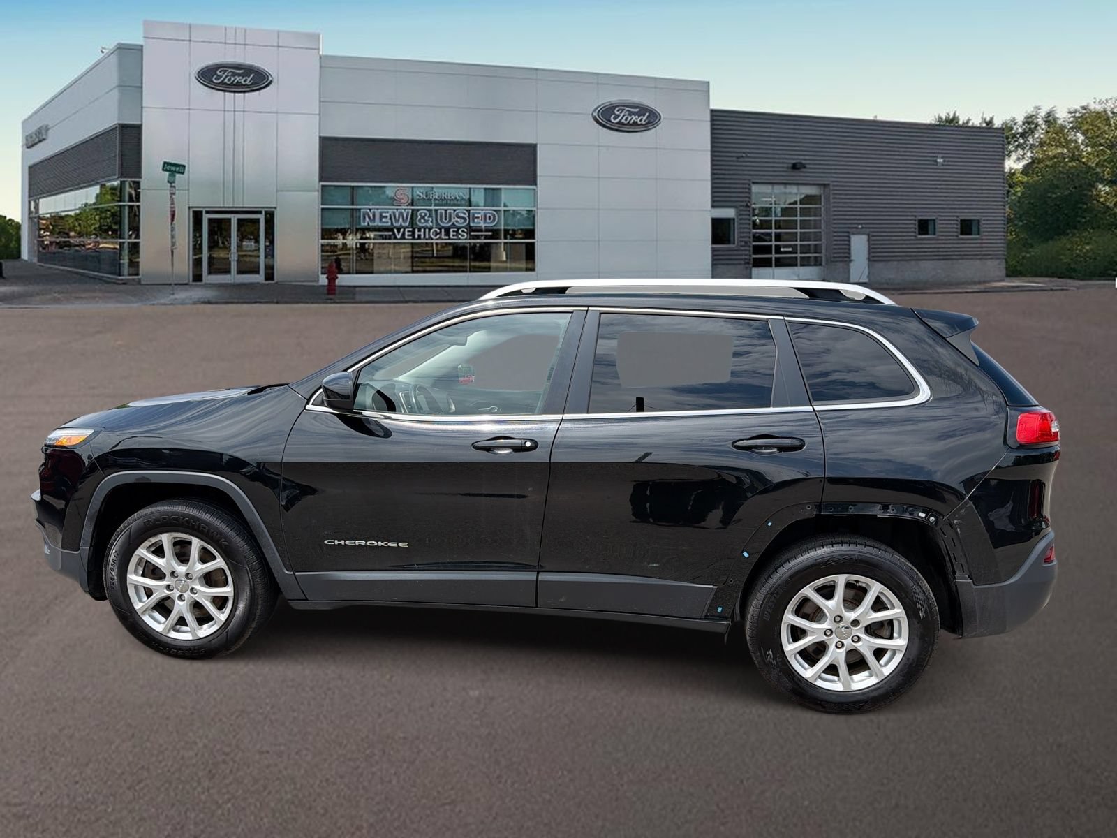 Used 2017 Jeep Cherokee Latitude w/ Cold Weather Group AWD/4WD image 6
