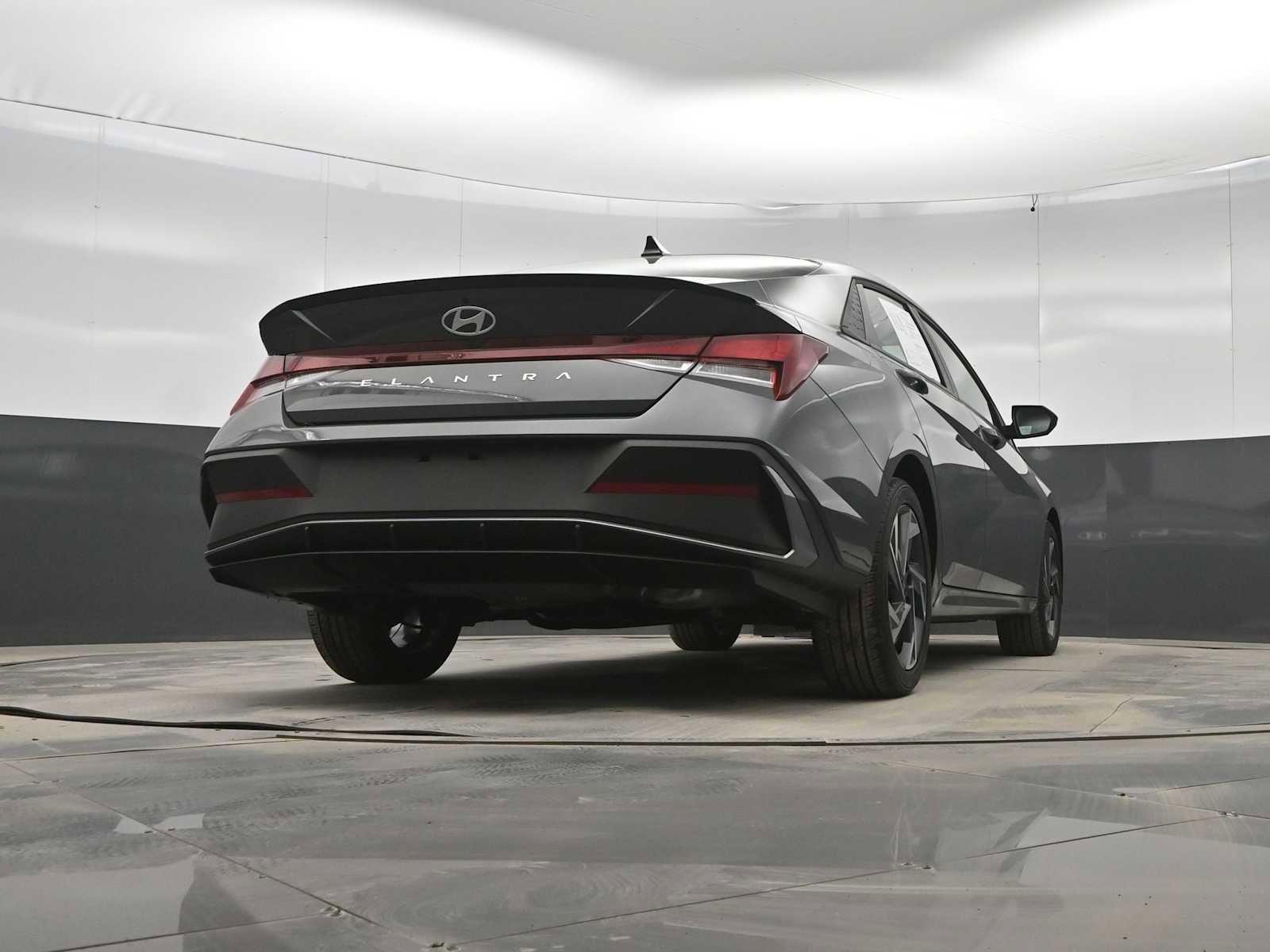 Certified 2025 Hyundai Elantra Sport image 36