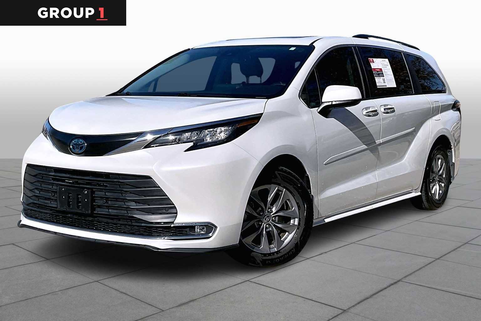 Used 2022 Toyota Sienna XLE image 1