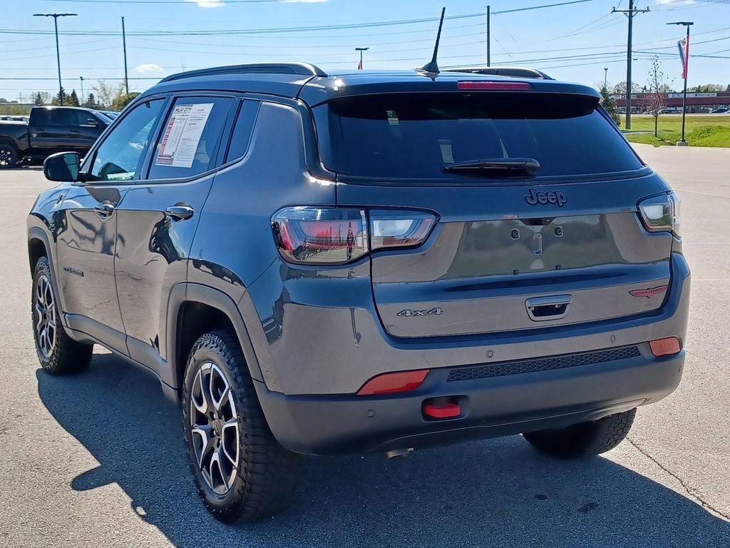Used 2024 Jeep Compass Trailhawk w/ Trailhawk Elite Group AWD/4WD image 3