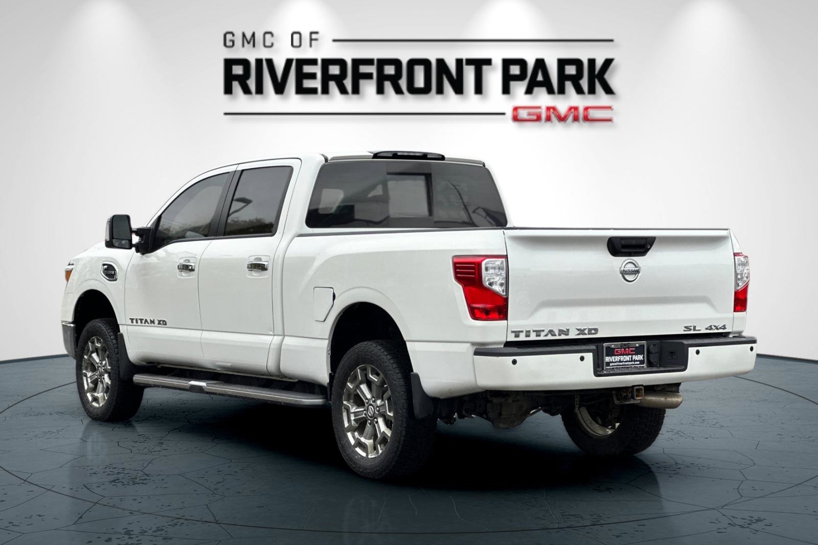 Used 2018 Nissan Titan SL w/ Chrome Package image 5