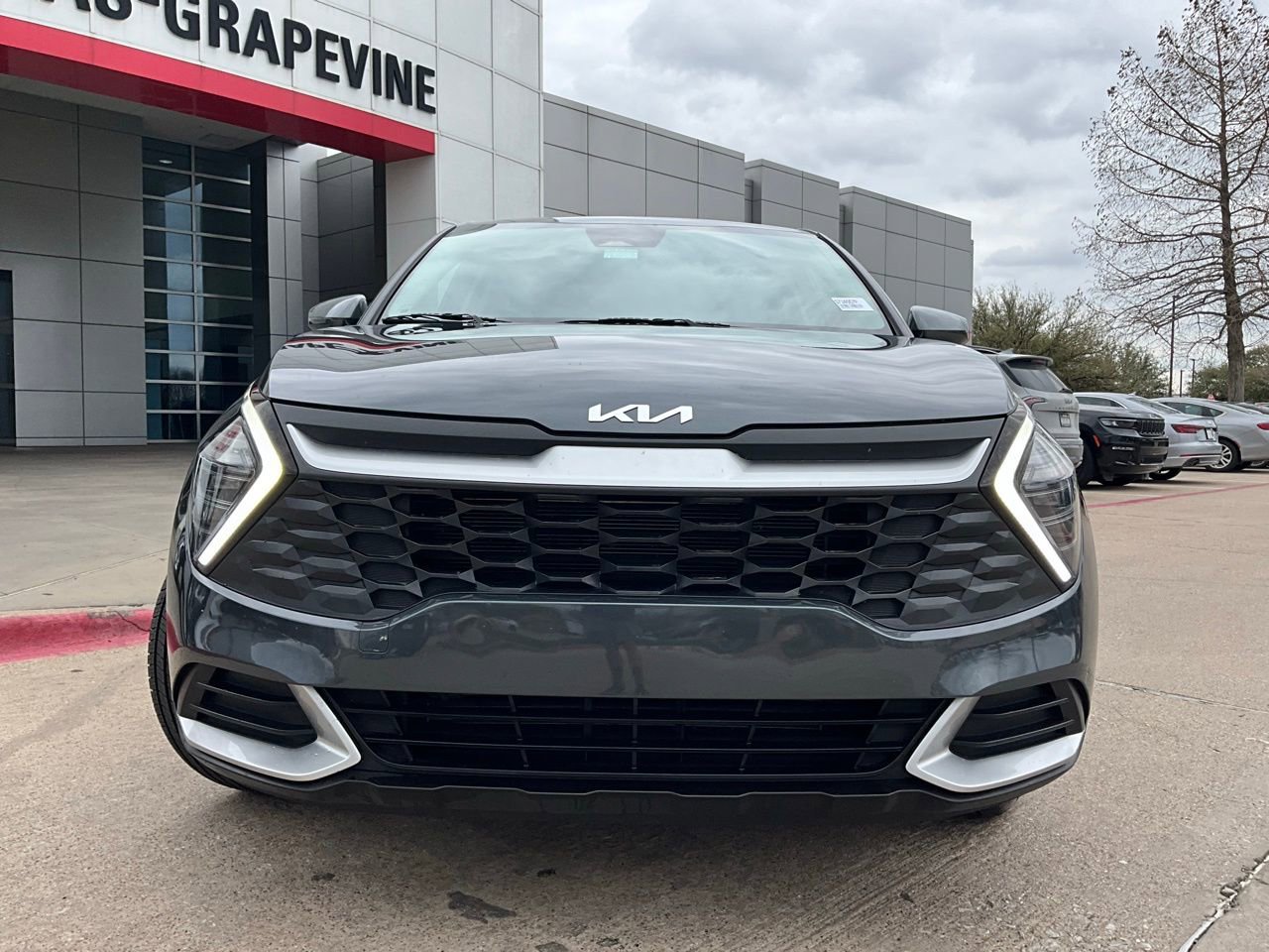 Used 2025 Kia Sportage LX image 3