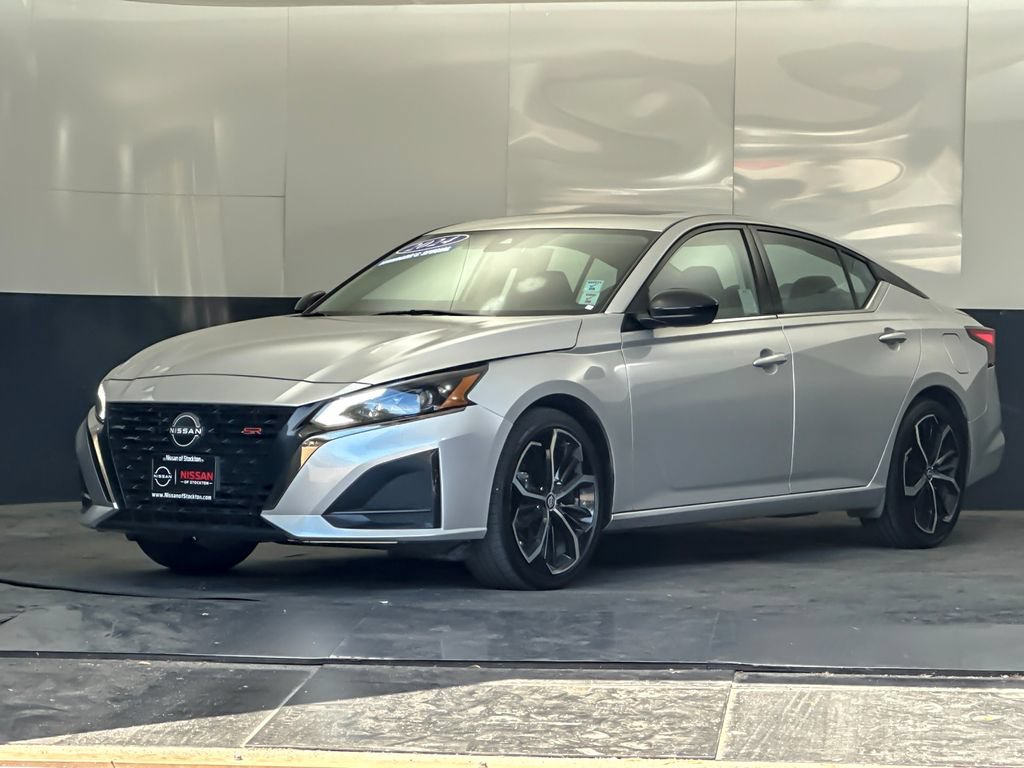 Used 2024 Nissan Altima 2.5 SR w/ SR Premium Package FWD image 7