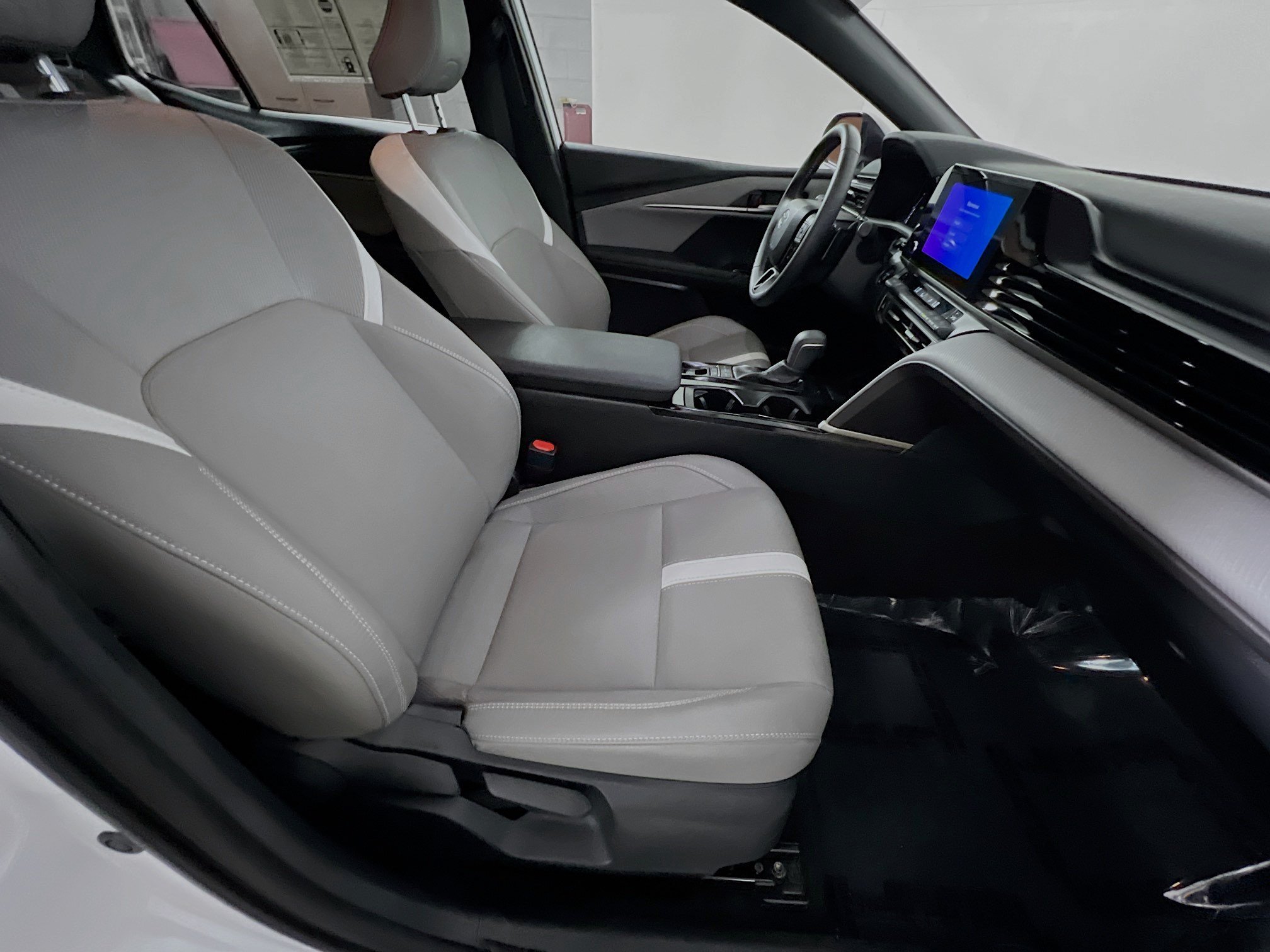 Used 2026 Toyota Camry SE FWD image 31