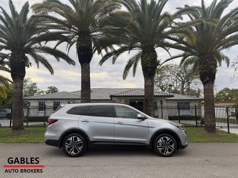 Used 2018 Hyundai Santa Fe SE w/ Cargo Package AWD/4WD image 2