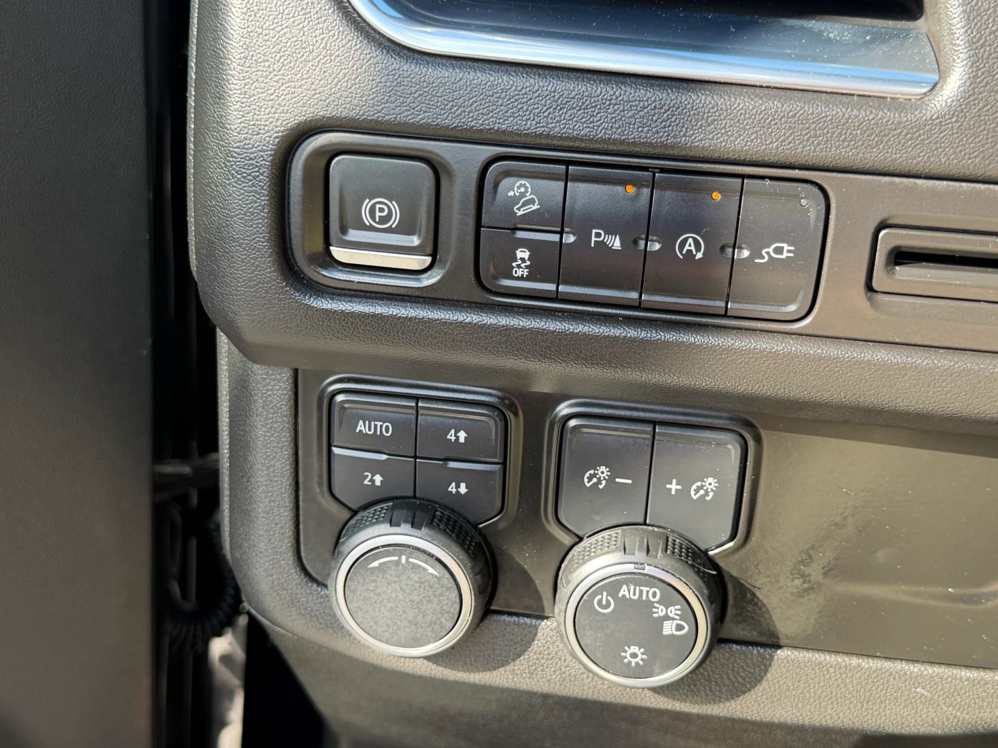 Used 2021 Chevrolet Tahoe Z71 image 17