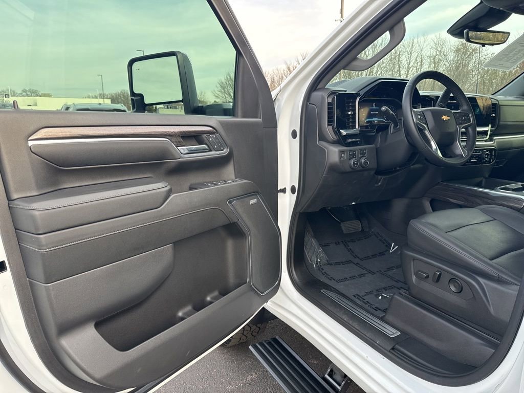 Used 2024 Chevrolet Silverado 2500 LTZ w/ LTZ Plus Package image 10