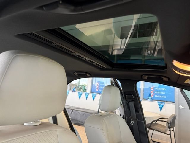 Used 2010 Mercedes-Benz C 300 Sedan image 27