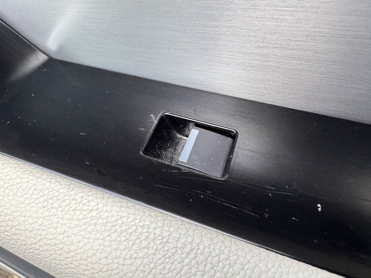 Used 2020 Land Rover Range Rover Velar R-Dynamic S image 32