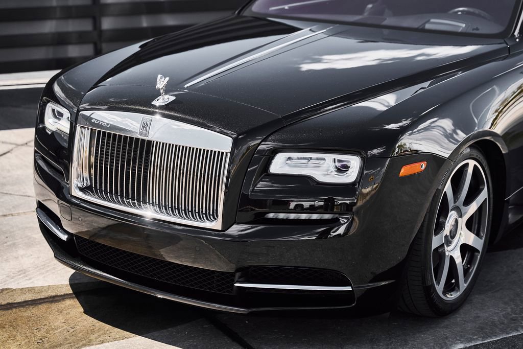 Used 2018 Rolls-Royce Dawn RWD image 6