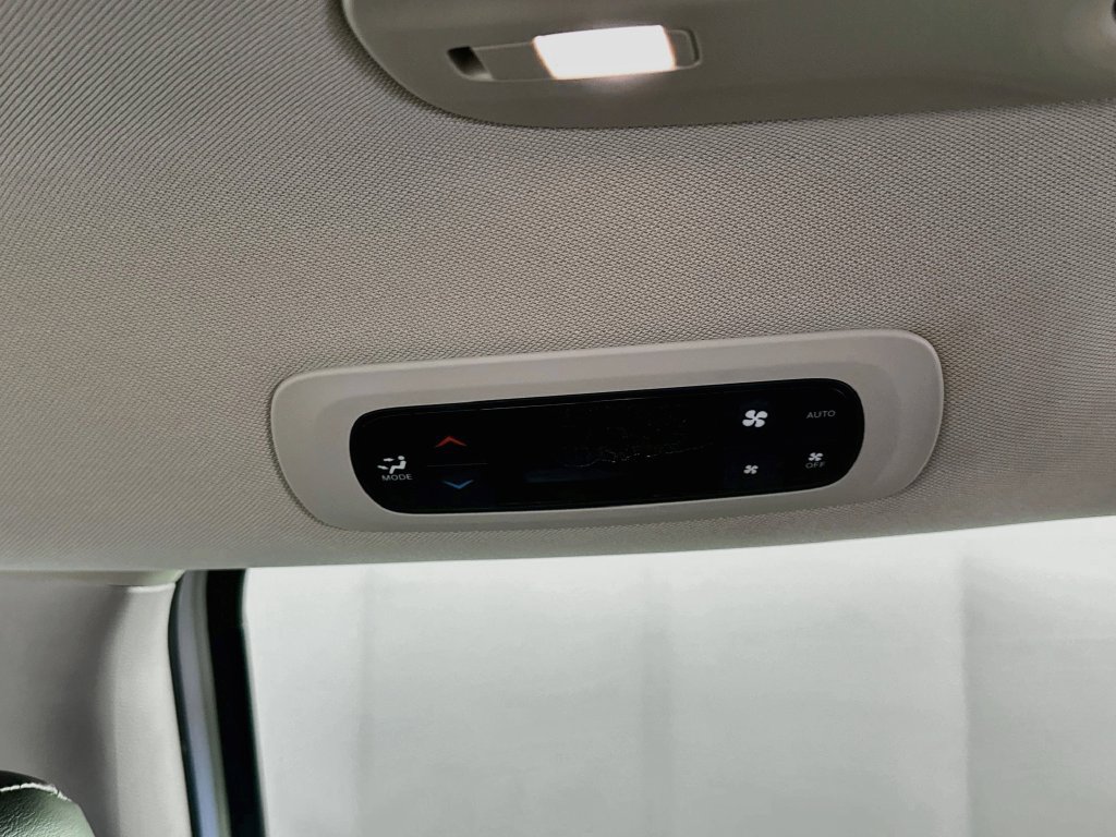Certified 2023 Chrysler Pacifica Touring-L FWD image 35