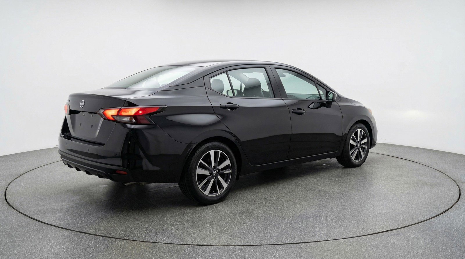 Used 2025 Nissan Versa SV image 9