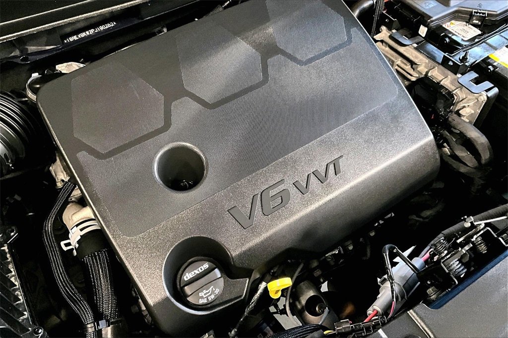 Used 2023 Chevrolet Traverse LT image 32