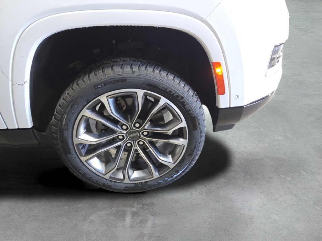 Used 2023 Jeep Grand Wagoneer Series III AWD/4WD image 53