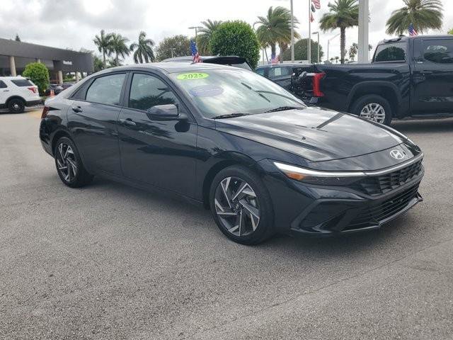 Certified 2025 Hyundai Elantra Sport FWD image 3