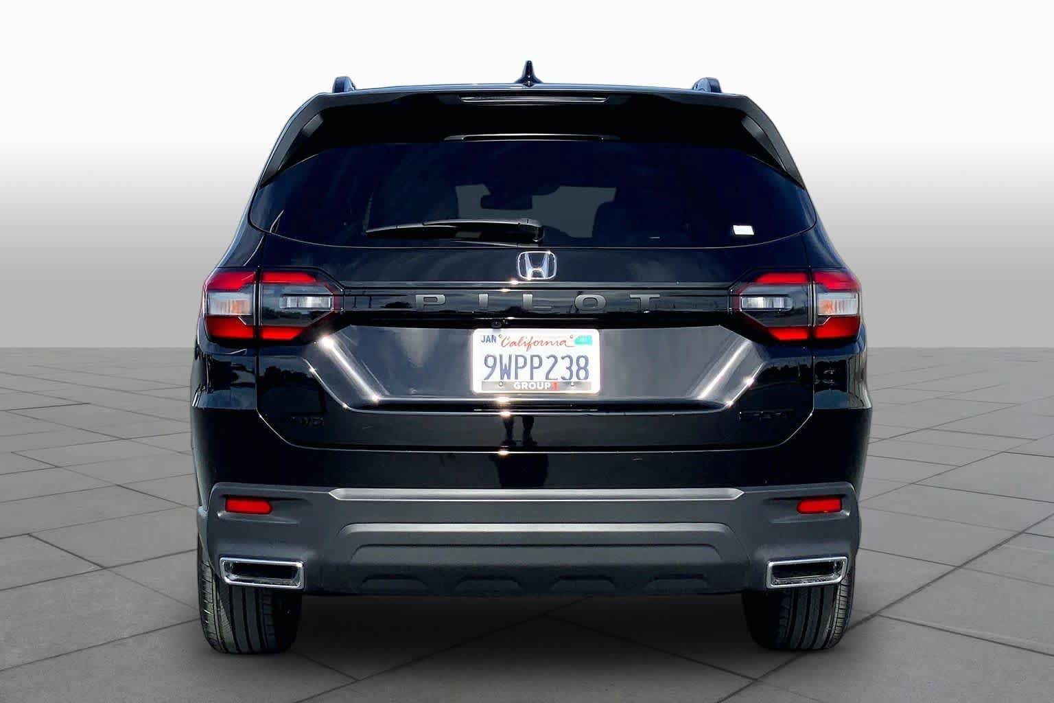 Used 2025 Honda Pilot Sport image 4