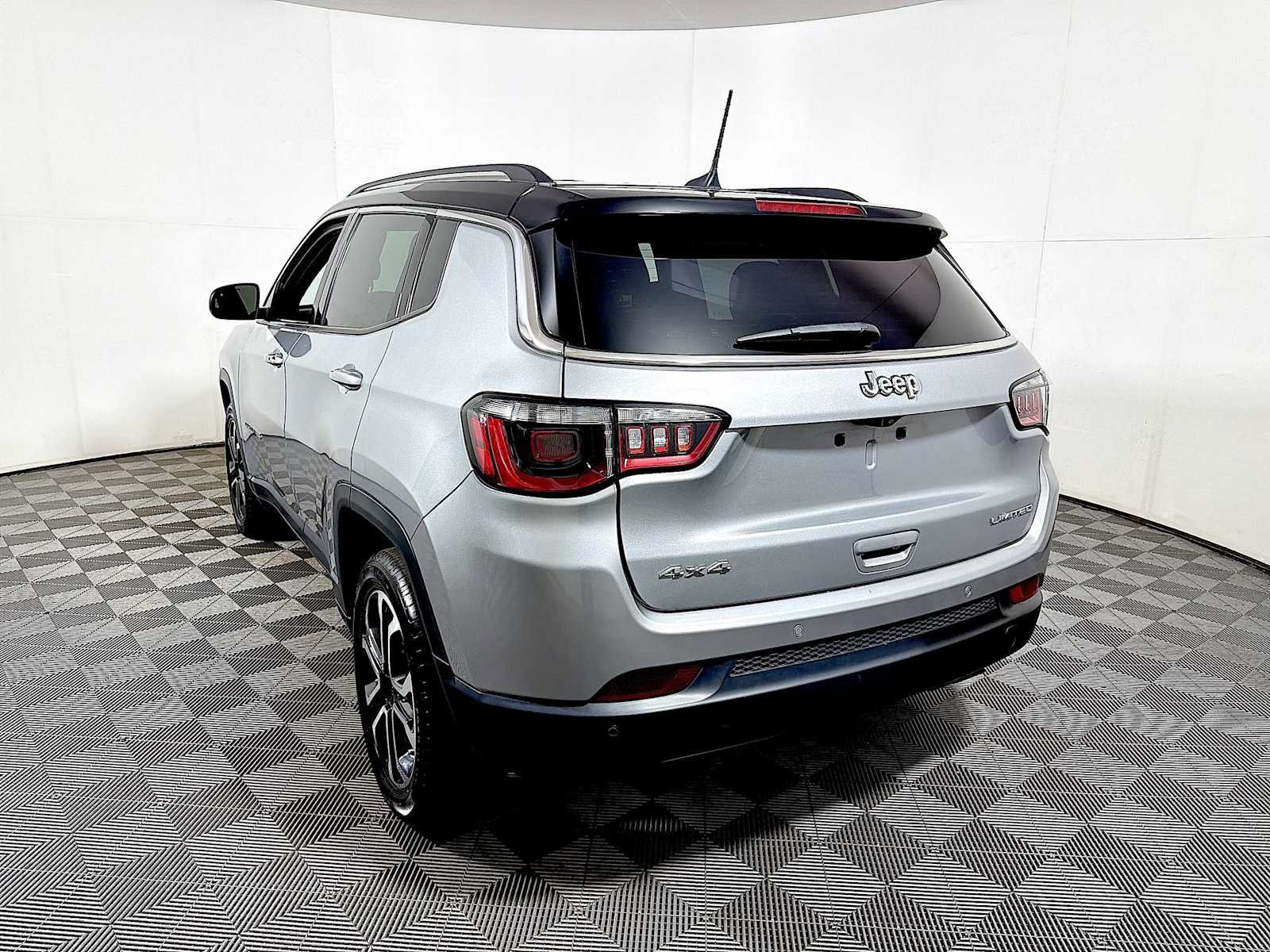 Used 2022 Jeep Compass Limited AWD/4WD image 5