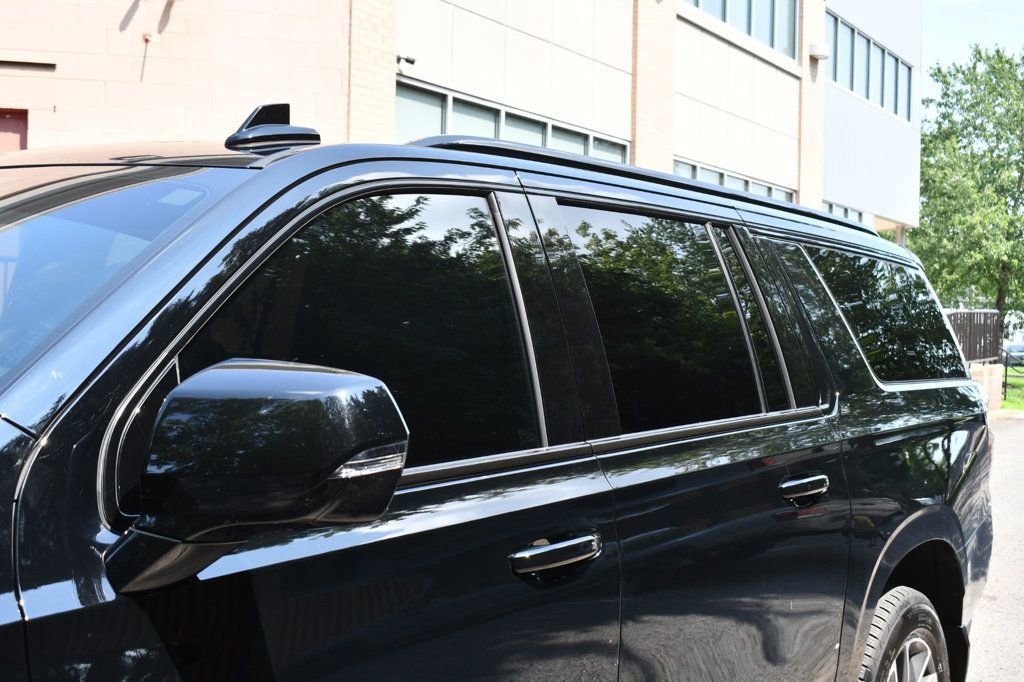 Used 2022 Chevrolet Suburban RST w/ Sport Performance Package image 5