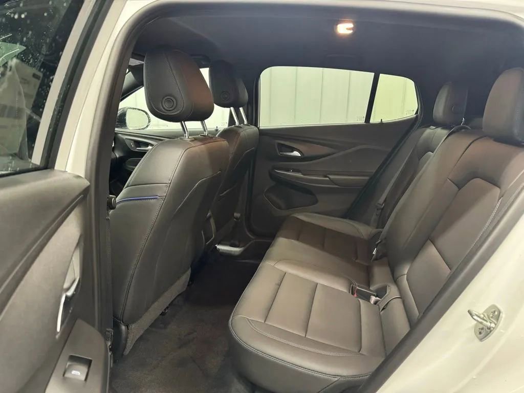 Used 2025 Buick Envista Sport Touring image 10