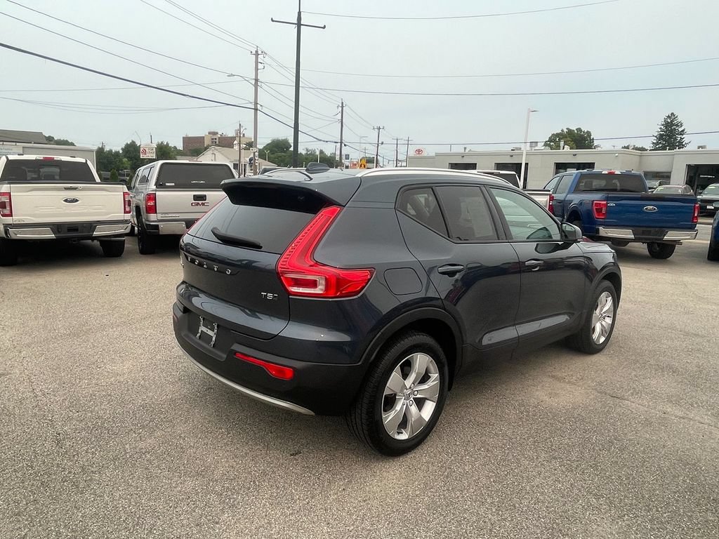 Used 2022 Volvo XC40 T5 Momentum AWD/4WD image 5
