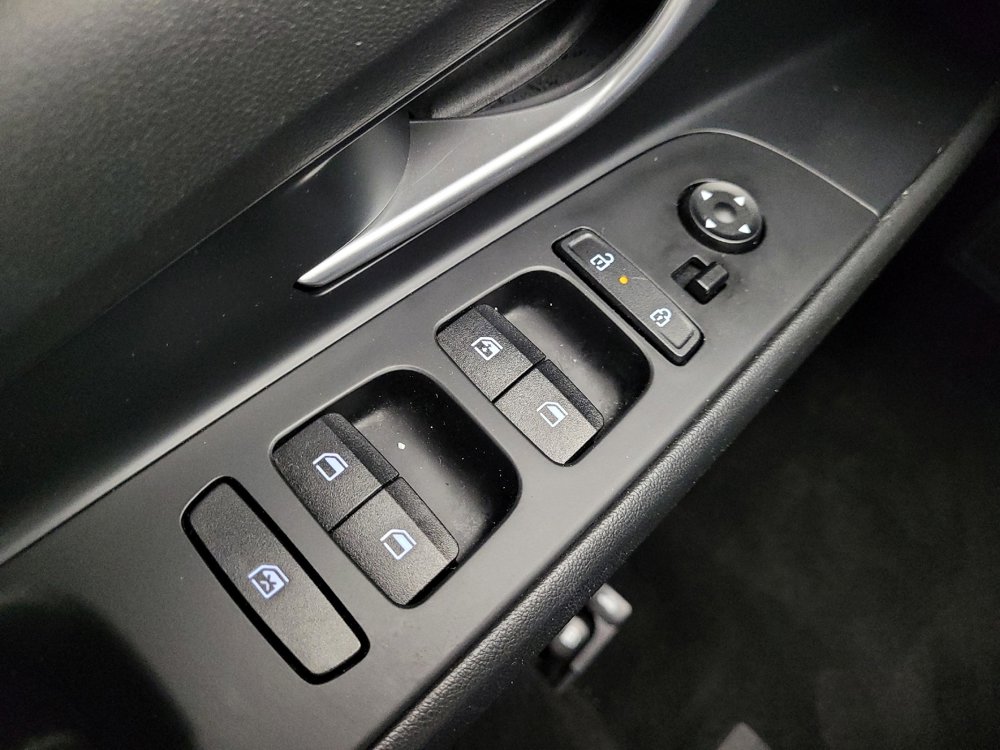 Used 2024 Hyundai Elantra SEL FWD image 27