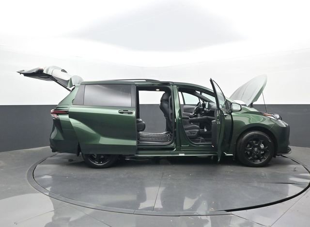 Used 2026 Toyota Sienna XLE Woodland Edition AWD/4WD image 33