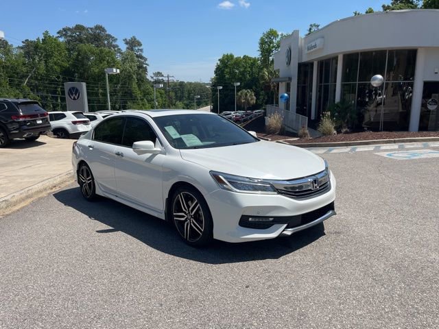 Used 2017 Honda Accord Touring image 1