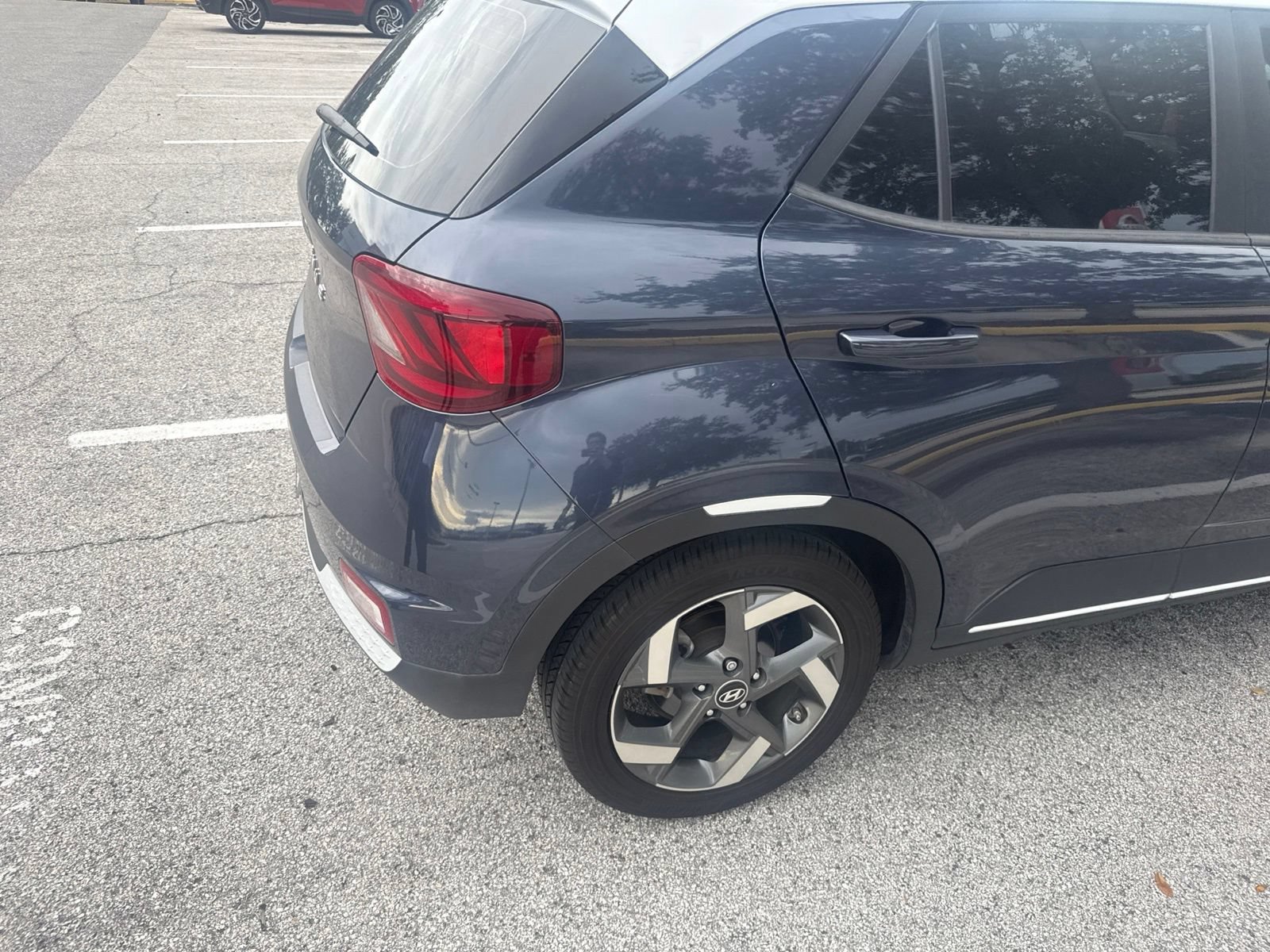 Used 2020 Hyundai Venue FWD image 15