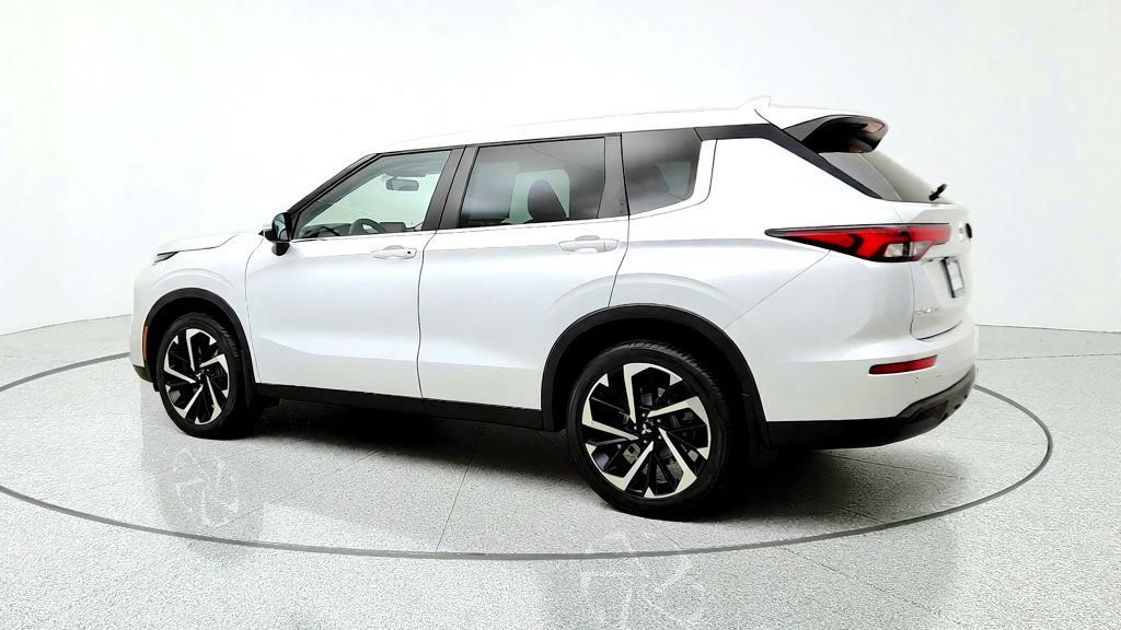 Used 2022 Mitsubishi Outlander ES AWD/4WD image 7