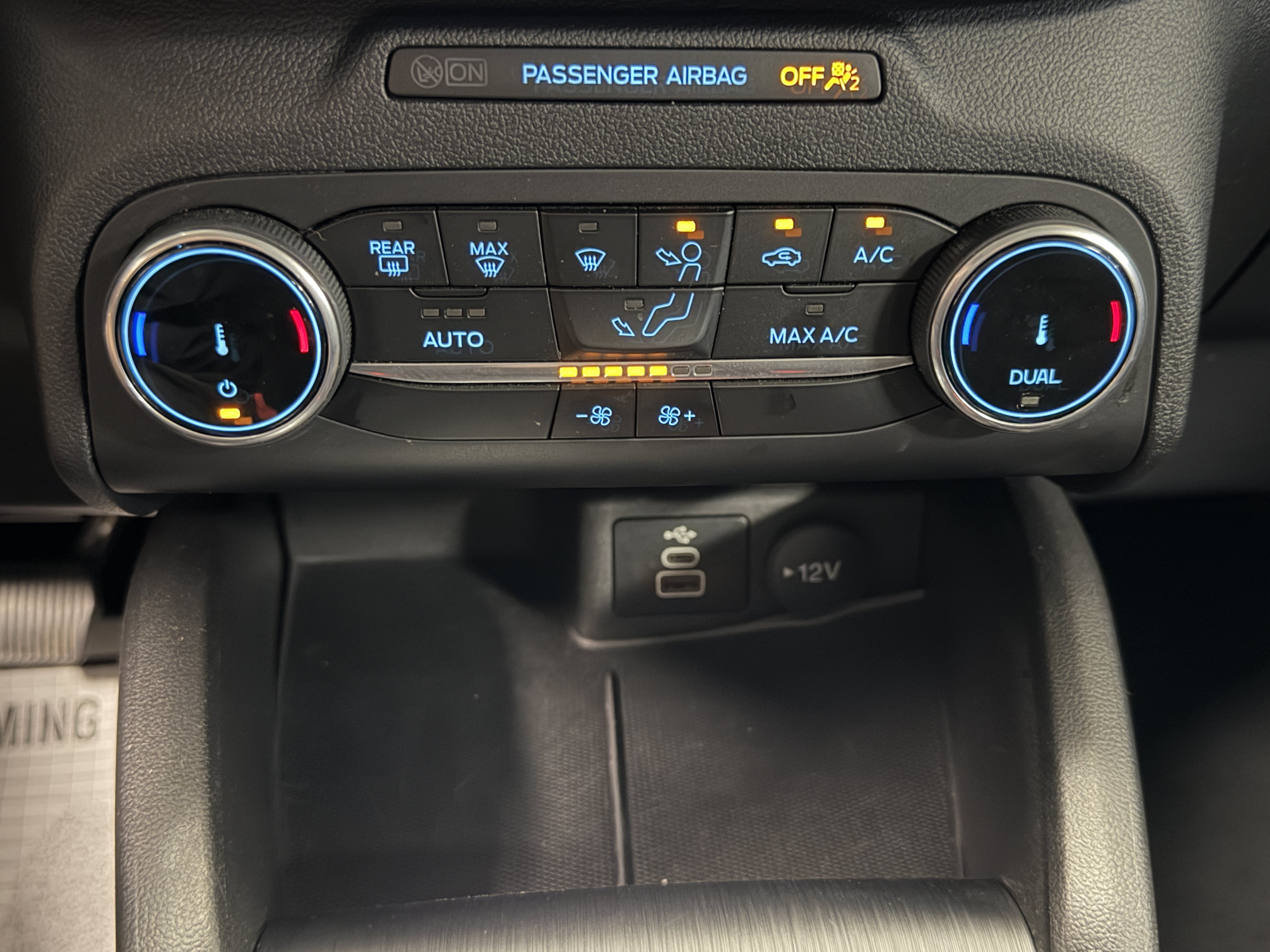 Used 2025 Ford Escape Active AWD/4WD image 10