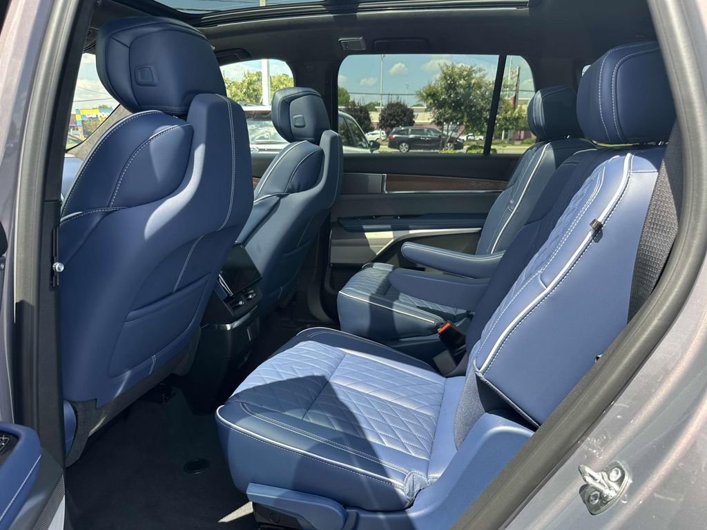 New 2026 Cadillac Vistiq Premium Luxury image 13