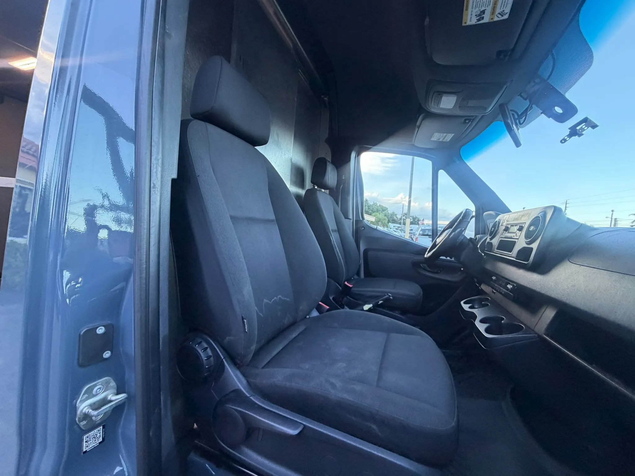 Used 2019 Mercedes-Benz Sprinter 144 image 18
