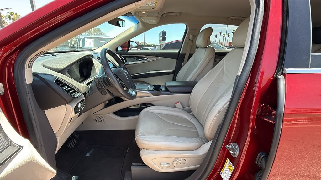 Used 2019 Lincoln Nautilus Select w/ Cargo Utility Package FWD image 16