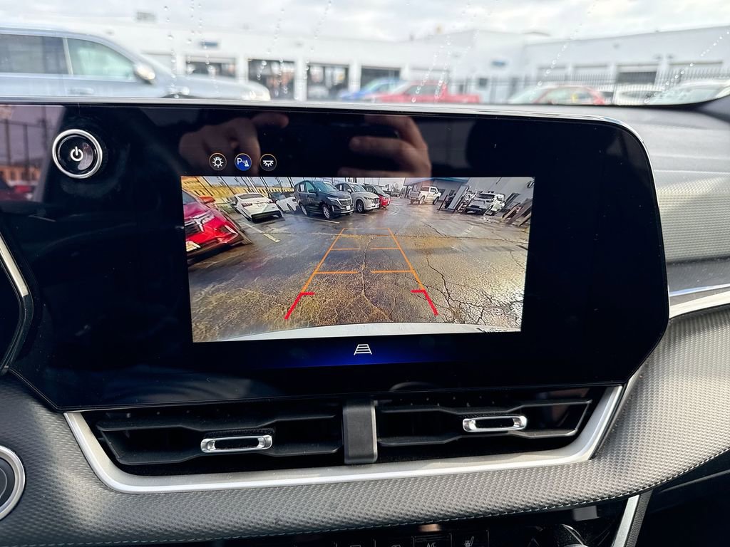 Used 2025 Chevrolet Equinox LT image 16