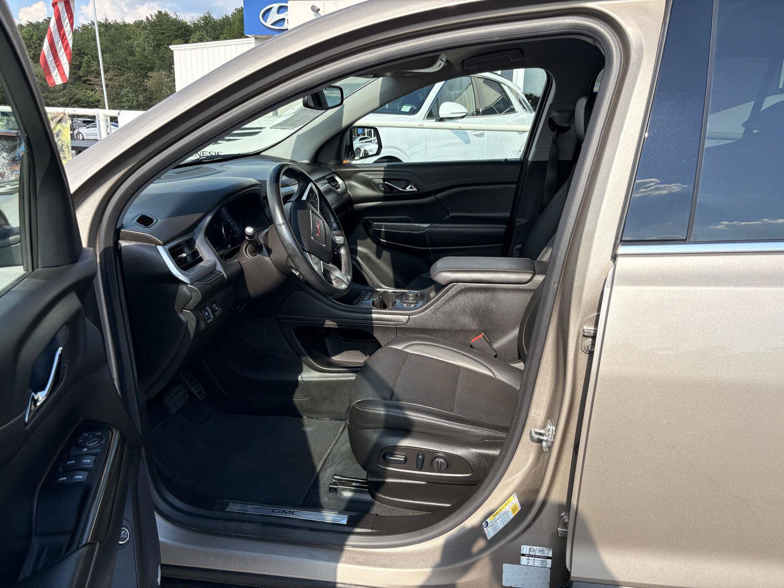 Used 2023 GMC Acadia SLT AWD/4WD image 24