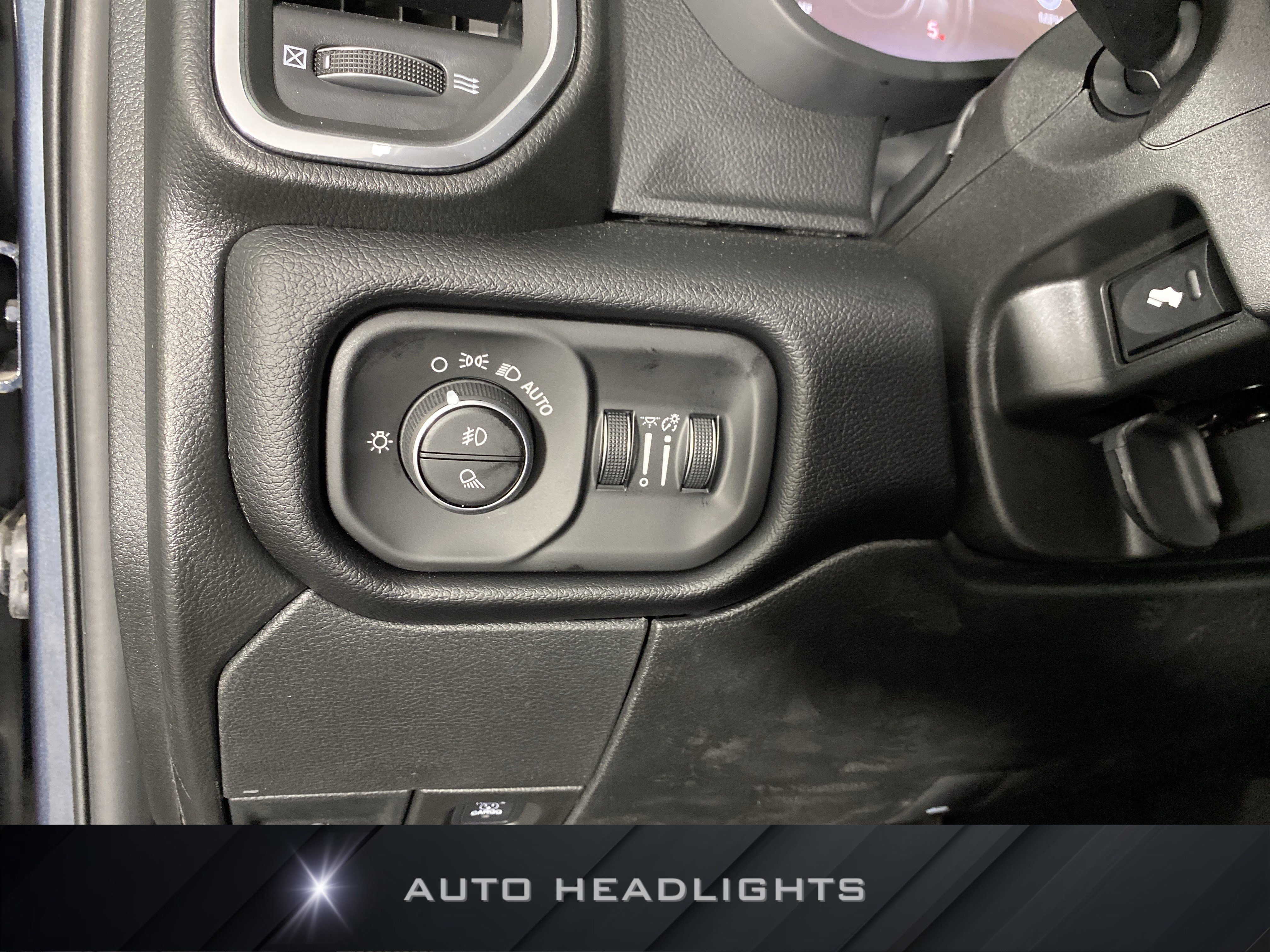 New 2026 RAM 3500 Laramie AWD/4WD image 24