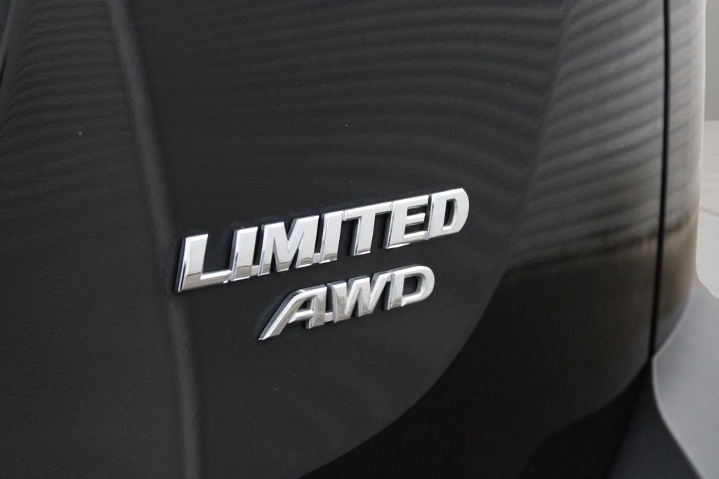 Used 2014 Toyota RAV4 Limited w/ Technology Package AWD/4WD image 33