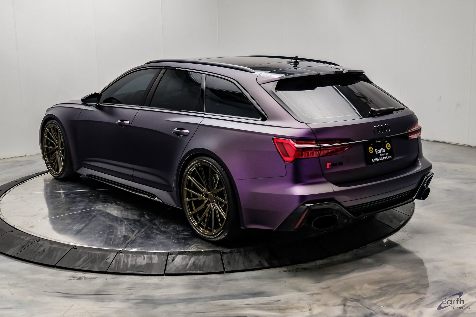 Used 2023 Audi RS 6 w/ Black Optic Package image 13