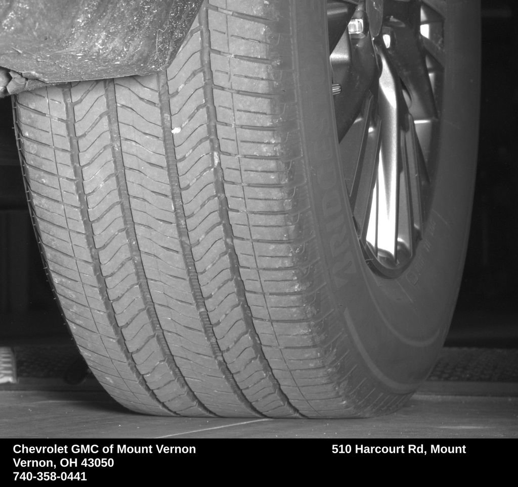 Used 2025 Chevrolet Traverse LT FWD image 32