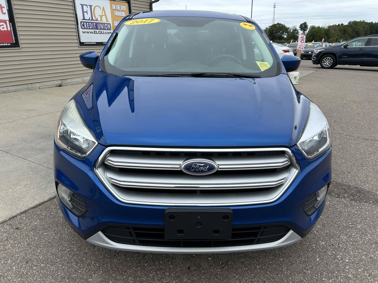Used 2017 Ford Escape SE w/ SE Cold Weather Package AWD/4WD image 2