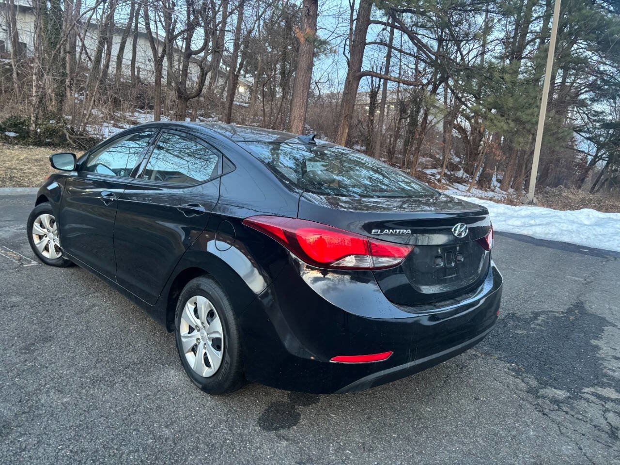 Used 2016 Hyundai Elantra SE image 7