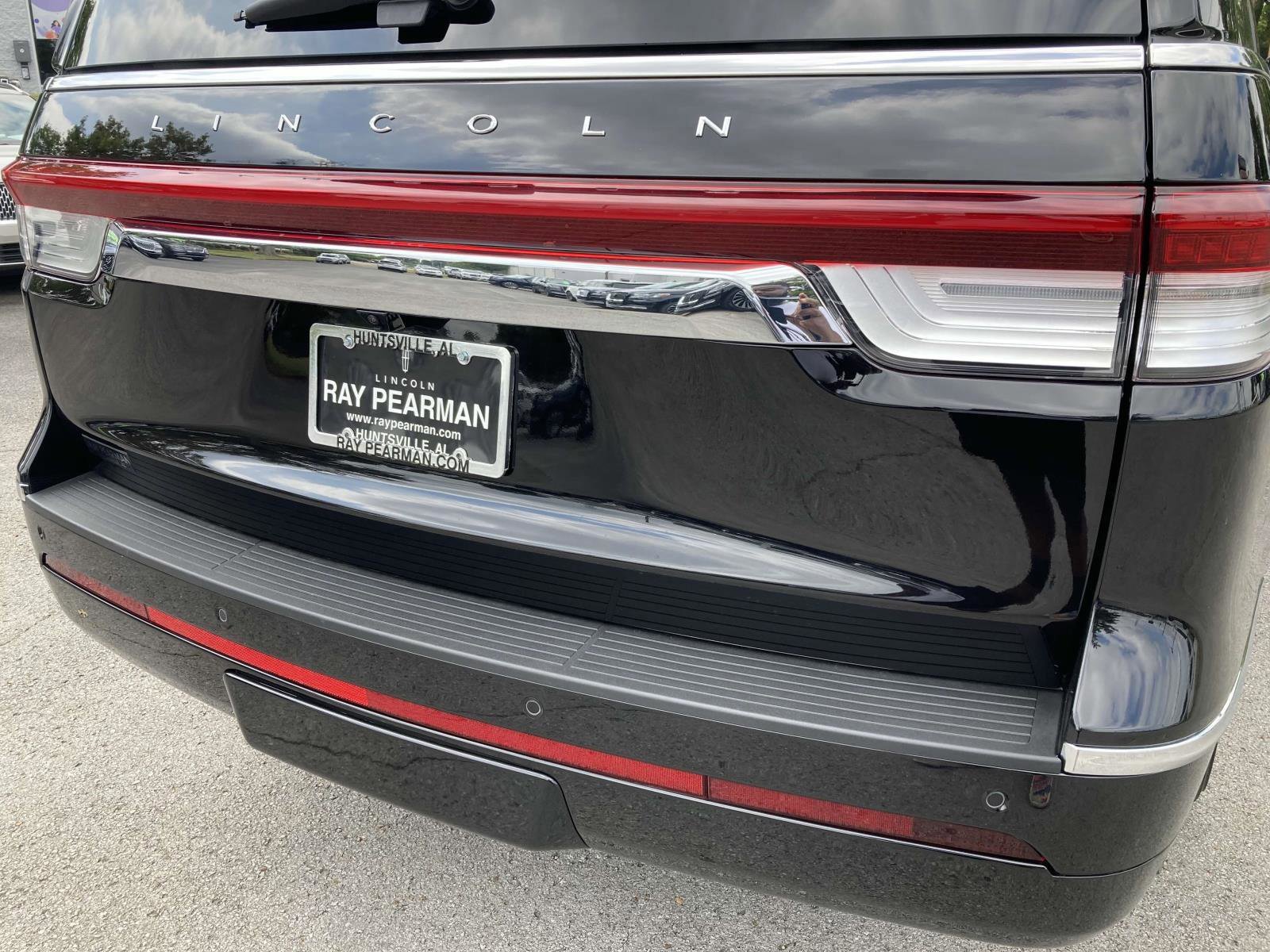 Used 2024 Lincoln Navigator L Reserve AWD/4WD image 4