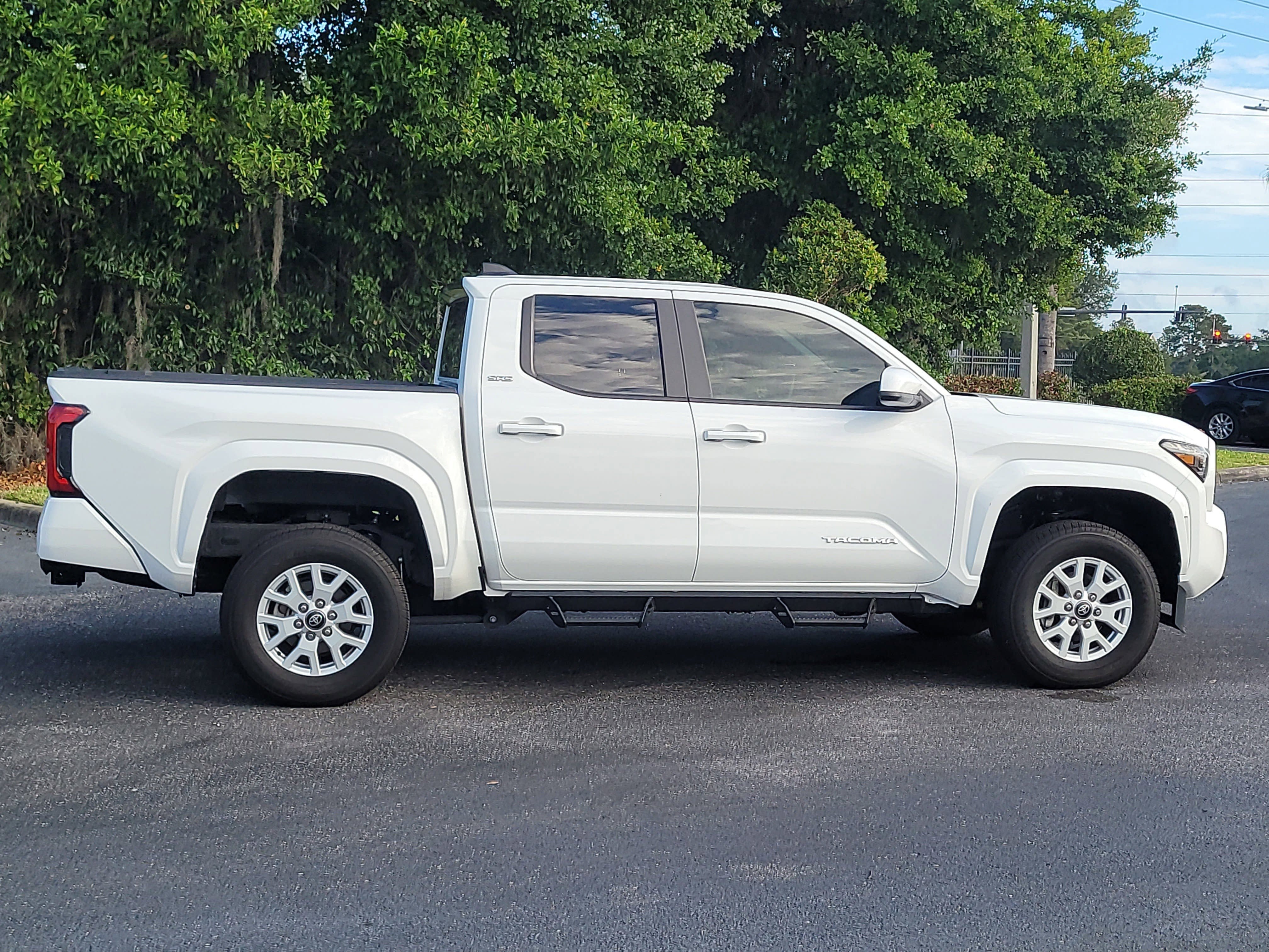 Used 2024 Toyota Tacoma SR5 AWD/4WD image 8