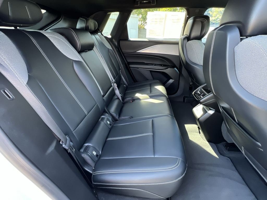 Certified 2024 Cadillac Lyriq Tech RWD image 31